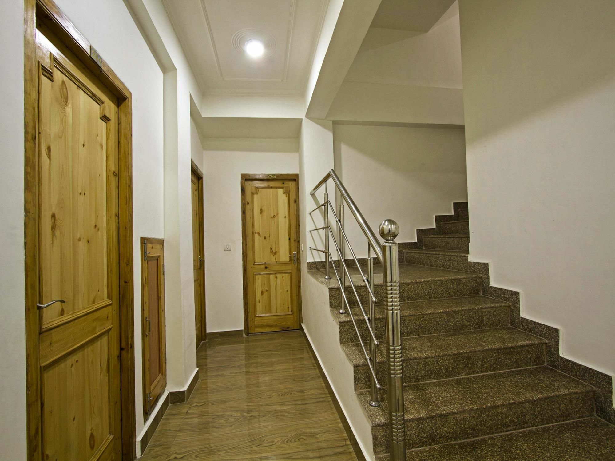 OYO Flagship 4637 Hotel K Square Manāli Exterior foto